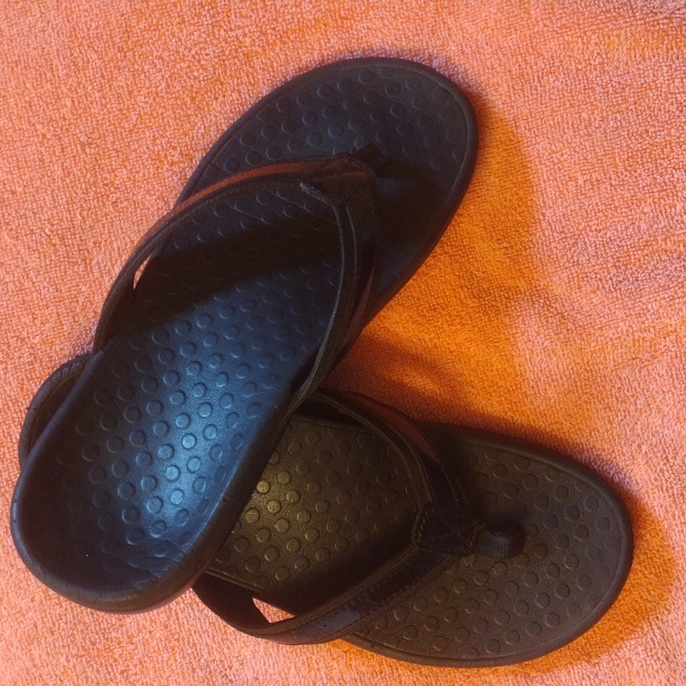 Vionic Woman's 44 Tide ll Toe Post Sandle